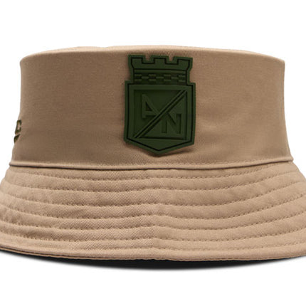Gorro Atlético Nacional Oficial bucket hat beige
