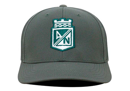 Gorra Atlético Nacional Oficial Verde Militar escudo bordado