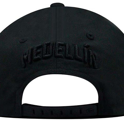 Gorra DIM Independiente Medellín Oficial negra tono a tono