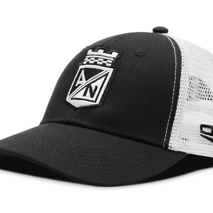 Gorra Atlético Nacional Oficial de Malla escudo Negro/Blanco